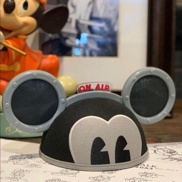 Mickey Mouse Light & Sound Ear Hat by Bret Iwan - Picture 9 of 13
